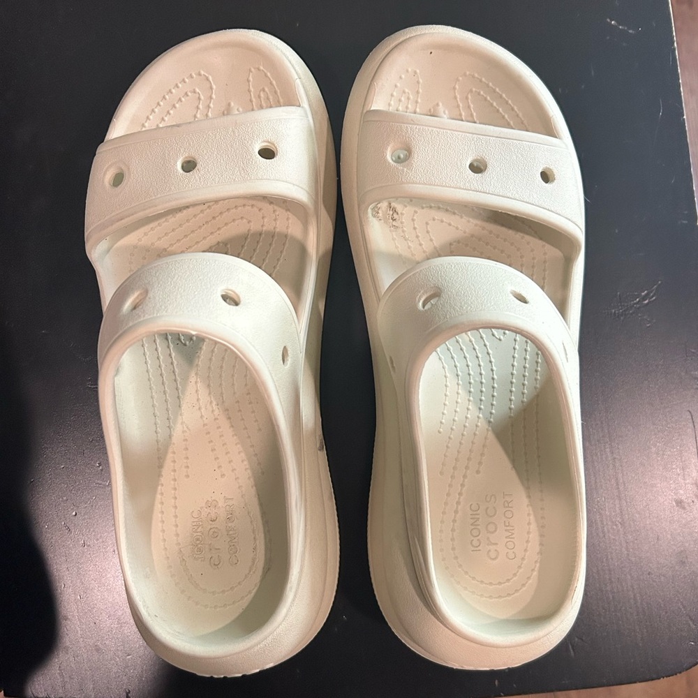 CROCS Crush Sandal in Bone Size w10